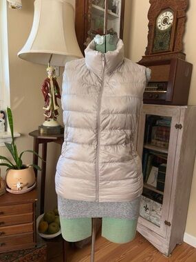 UNIQLO Super Light Down Puffer Vest Gray Zip Up Fitted Women’s Small